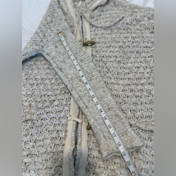 Free People Oversized Sz: S Cable Knit Chunky Cream Cardigan. Toggle Buttons. - Picture 4 of 16